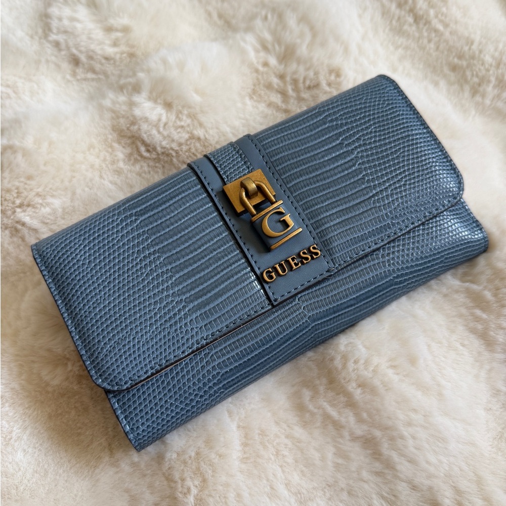 Guess Women’s Ginevra Wallet – Like New Condition